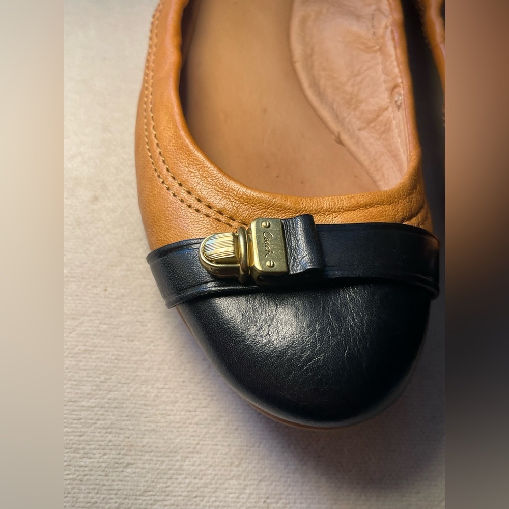 Coach Delphine Flats Tan and Black Flats with side Buckle Detail - Picture 3 of 6